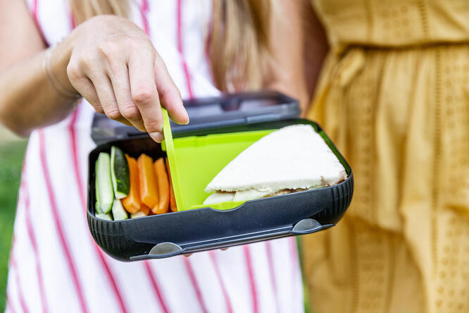 Tupperware Boîte Lunch Brotbox mit Unterteilung zum Mitnehmen von Pausenbroten