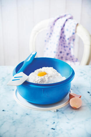 Tupperware Mixing Bowl, 3L mit Top-Schaber und Mehl